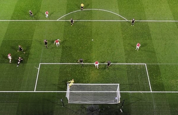 Theo Walcott scores Arsenal 2nd goal past Pepe Reina (Liverpool). Arsenal 2: 2 Liverpool