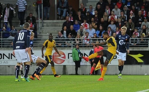 Theo Walcott Scores for Arsenal Against Viking FK in 2016 Pre-Season Friendly