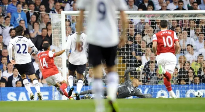 Framed Print : Theo Walcott scores Arsenals 12st goal past Heurelho Gomes (Tottenham) Framed Print : Theo Walcott scores Arsenals 12st goal past Heurelho Gomes (Tottenham)
