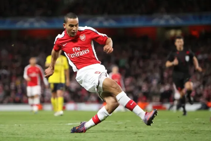 Framed Print : Theo Walcott scores Arsenals 1st goal. Arsenal 2: 2 Barcelona. UEFA Champions League