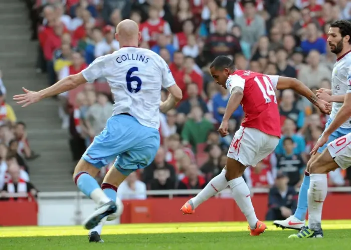 Framed Print : Theo Walcott Scores Arsenal's Second Goal Against Aston Villa: 3-0 Premier League Victory