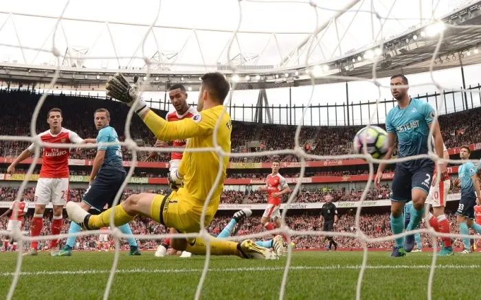 Framed Print : Theo Walcott Scores Arsenal's Second Goal vs Swansea City (2016-17) Framed Print : Theo Walcott Scores Arsenal's Second Goal vs Swansea City (2016-17)