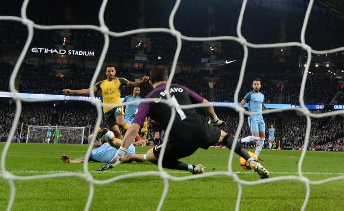 Framed Print : Theo Walcott Scores Against Claudio Bravo: A Premier League Goal for Arsenal at Manchester City (2016-17) Framed Print : Theo Walcott Scores Against Claudio Bravo: A Premier League Goal for Arsenal at Manchester City (2016-17)
