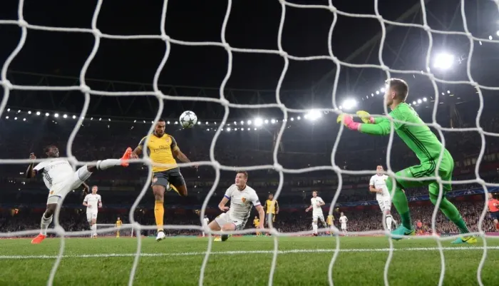Framed Print : Theo Walcott Scores First Arsenal Goal Against FC Basel in UEFA Champions League (2016-17) Framed Print : Theo Walcott Scores First Arsenal Goal Against FC Basel in UEFA Champions League (2016-17)