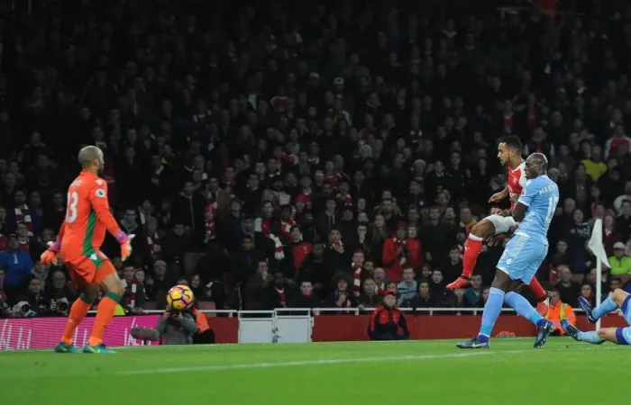 Framed Print : Theo Walcott Scores First Goal: Arsenal vs Stoke City, Premier League 2016-17
