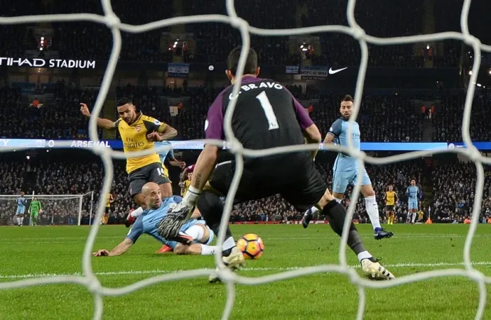 Framed Print : Theo Walcott Scores Past Claudio Bravo: Manchester City vs Arsenal, Premier League 2016-17