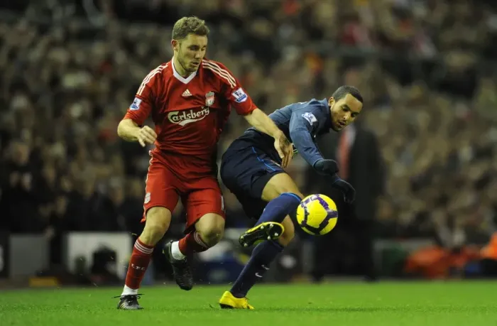Framed Print : Theo Walcott Scores Past Fabio Aurelio: Liverpool 1 - Arsenal 2 (Barclays Premier League, 2009) Framed Print : Theo Walcott Scores Past Fabio Aurelio: Liverpool 1 - Arsenal 2 (Barclays Premier League, 2009)
