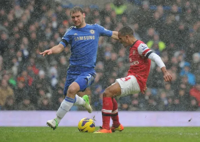 Framed Print : Theo Walcott Scores Past Petr Cech: Chelsea vs. Arsenal, Premier League 2012-13