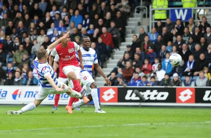 Framed Print : Theo Walcott Scores Past QPR's Paddy Kenny: Arsenal's Victory Goal (2011-12)