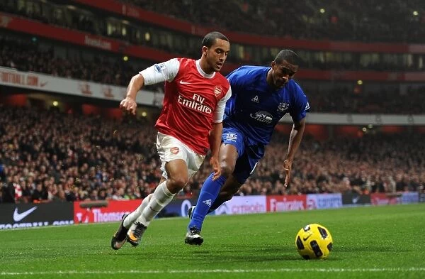 Theo Walcott Scores Against Sylvain Distin: Arsenal's 2-1 Victory Over Everton in the Barclays Premier League