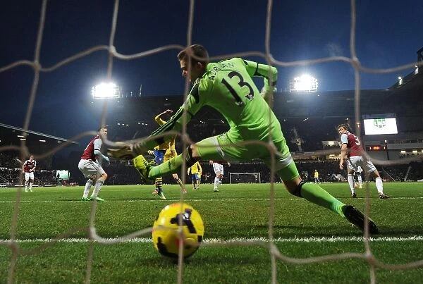 Theo Walcott Scores Against West Ham: Arsenal's Victory in the Premier League, 2013-14