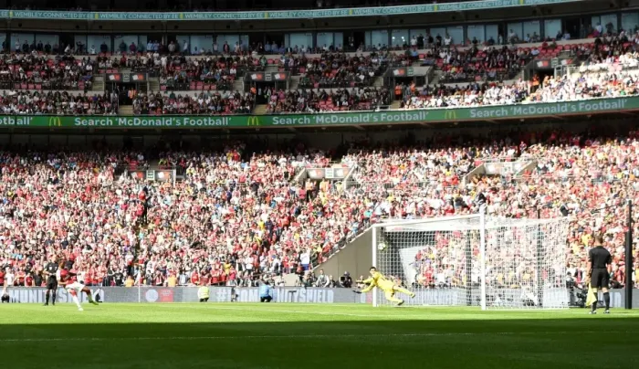 Framed Print : Theo Walcott Scores the Winning Penalty: Arsenal Claim FA Community Shield over Chelsea Framed Print : Theo Walcott Scores the Winning Penalty: Arsenal Claim FA Community Shield over Chelsea