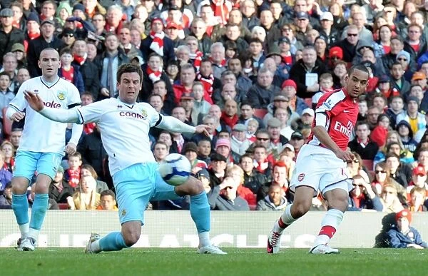 Theo Walcott shoots past Burnley goalkeeper Brian Jensen to score the 2nd Arsenal goal