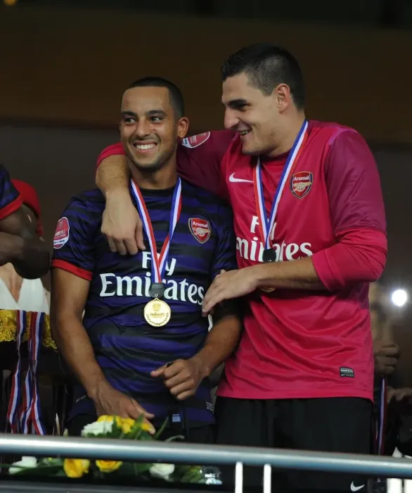 Framed Print : Theo Walcott and Vito Mannone (Arsenal). Malaysia 1: 2 Arsenal. Pre Season Friendly Framed Print : Theo Walcott and Vito Mannone (Arsenal). Malaysia 1: 2 Arsenal. Pre Season Friendly