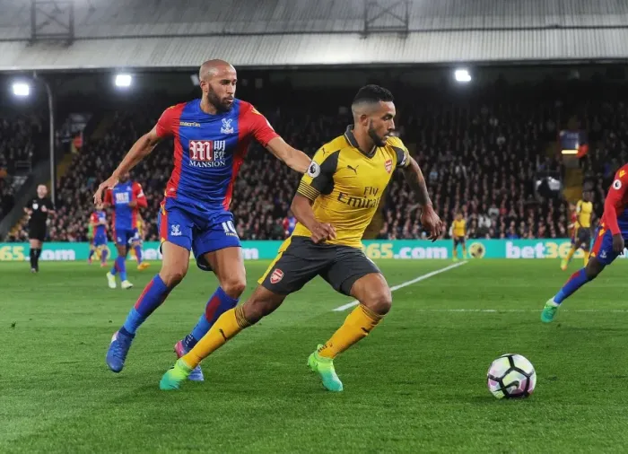 Framed Print : Theo Walcott vs Andros Townsend: Battle at Selhurst Park - Crystal Palace vs Arsenal, Premier League 2016-17 Framed Print : Theo Walcott vs Andros Townsend: Battle at Selhurst Park - Crystal Palace vs Arsenal, Premier League 2016-17