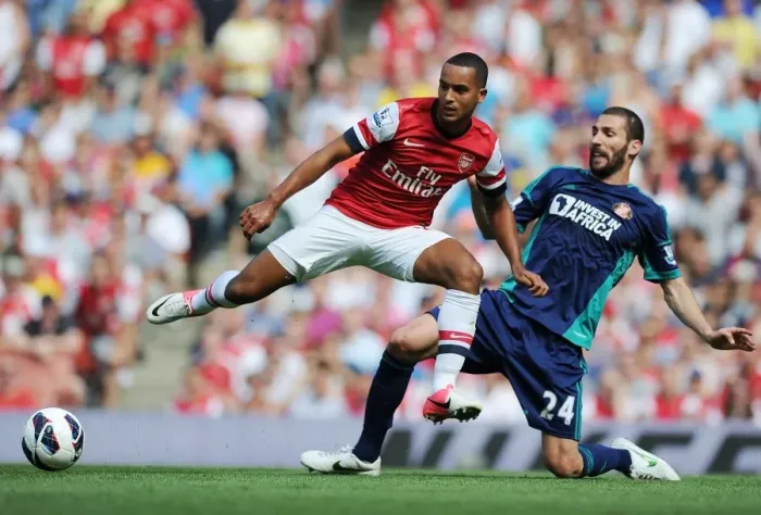 Framed Print : Theo Walcott vs Carlos Cuellar: Intense Battle at Arsenal v Sunderland (2012-13) Framed Print : Theo Walcott vs Carlos Cuellar: Intense Battle at Arsenal v Sunderland (2012-13)