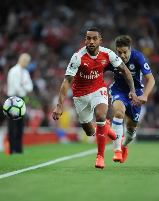 Framed Print : Theo Walcott vs. Cesar Azpilicueta: A Premier League Showdown at the Emirates Framed Print : Theo Walcott vs. Cesar Azpilicueta: A Premier League Showdown at the Emirates