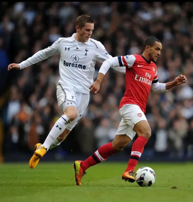 Framed Print : Theo Walcott vs. Gylfi Sigurdsson: Clash of the Wings in the Premier League (Tottenham Hotspur v Arsenal, 2012-13) Framed Print : Theo Walcott vs. Gylfi Sigurdsson: Clash of the Wings in the Premier League (Tottenham Hotspur v Arsenal, 2012-13)