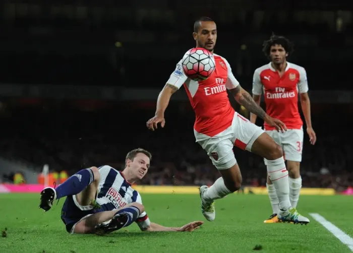 Framed Print : Theo Walcott vs Jonny Evans: A Battle of Determination in Arsenal vs West Bromwich Albion (2015-16) Framed Print : Theo Walcott vs Jonny Evans: A Battle of Determination in Arsenal vs West Bromwich Albion (2015-16)