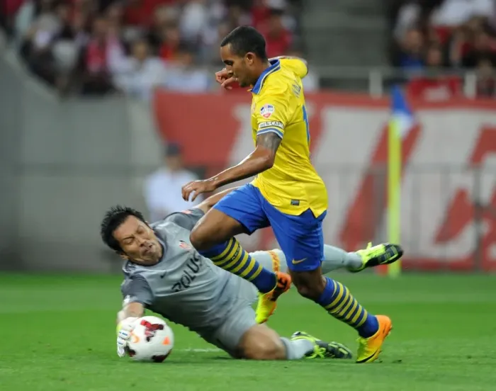 Framed Print : Theo Walcott vs. Norihiro Yamagishi: A Clash in the 2013-14 Urawa Red Diamonds vs. Arsenal Match
