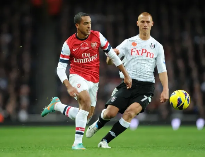 Framed Print : Theo Walcott vs Steve Sidwell: Clash at Emirates Stadium (Arsenal v Fulham, 2012-13)