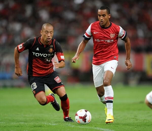 Theo Walcott vs. Yosuke Ishibitsu: Nagoya Grampus vs. Arsenal, 2013