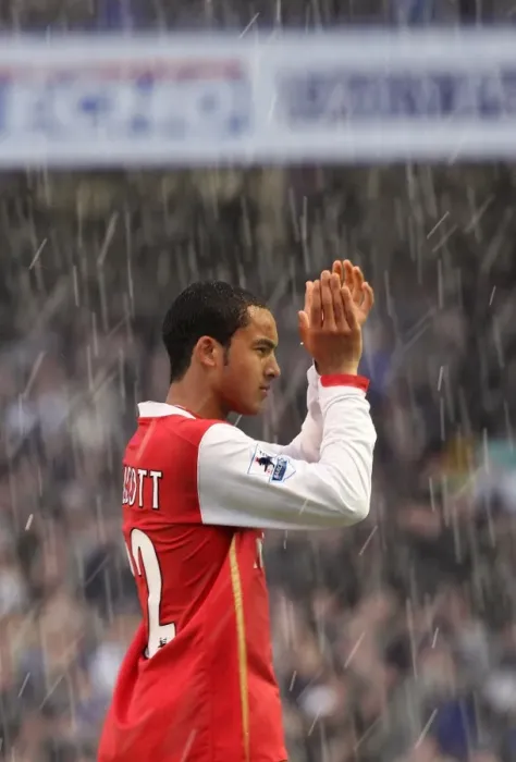 Framed Print : Theo Walcott's Appreciation: Arsenal's Victory at Goodison Park (18 / 3 / 2007)