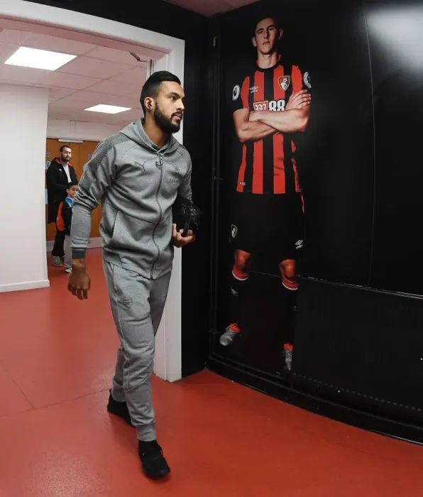 Framed Print : Theo Walcott's Arrival at Vitality Stadium: AFC Bournemouth vs Arsenal, Premier League 2017-18