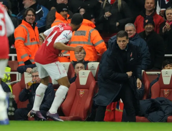 Framed Print : Theo Walcott's Brace: Arsenal's FA Cup Triumph over Aston Villa (2011-12) - Wojciech Szczesny's Emotional Celebration