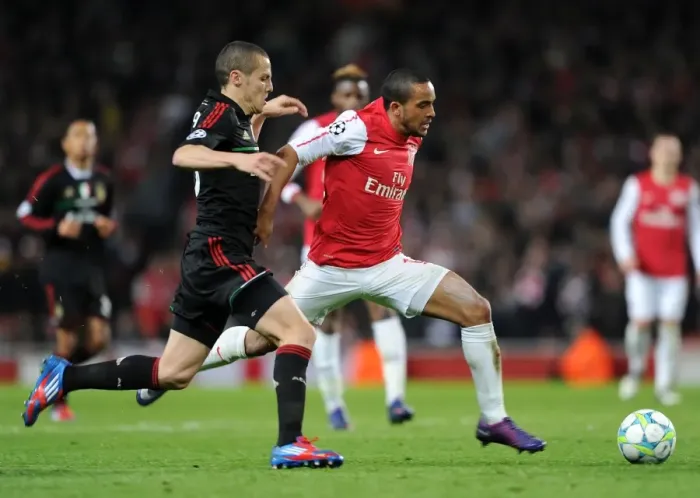 Framed Print : Theo Walcott's Brilliant Performance: Arsenal Crushes AC Milan 3-0 in UEFA Champions League