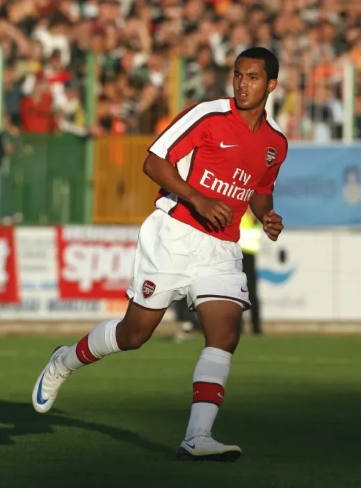 Framed Print : Theo Walcott's Determined Performance: Arsenal vs Szombathely, 2008 - A Hard-Fought 1-1 Draw