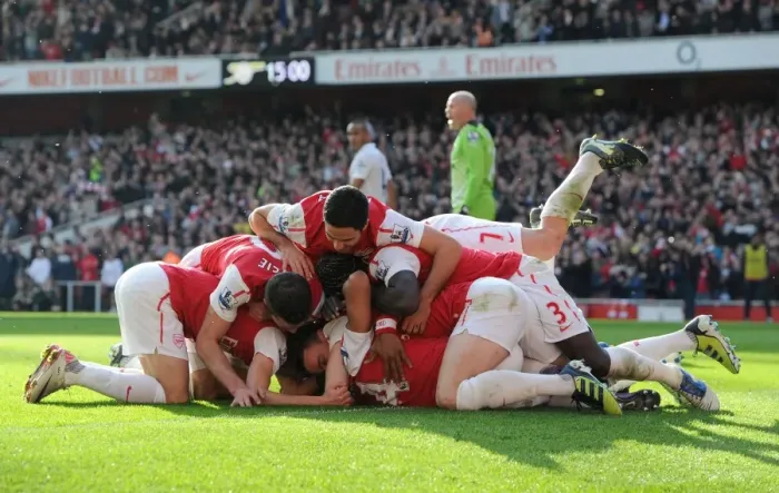 Framed Print : Theo Walcott's Double Stunner: Arsenal's Epic 2012 Premier League Victory Over Tottenham