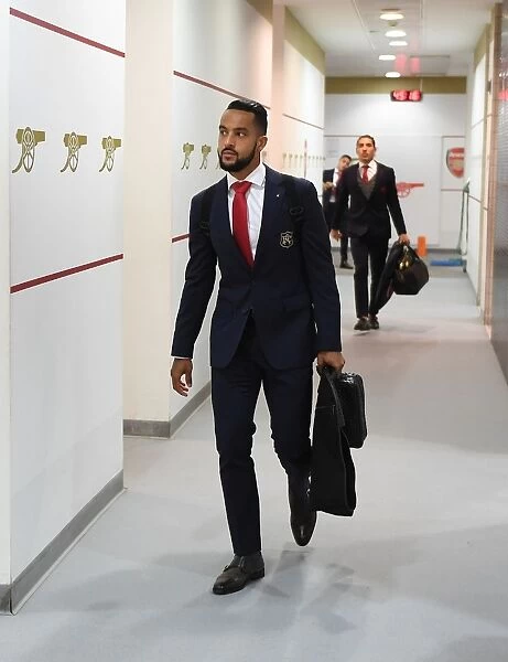 Theo Walcott's Focus: Arsenal Changing Room Before Swansea Clash (2017-18)