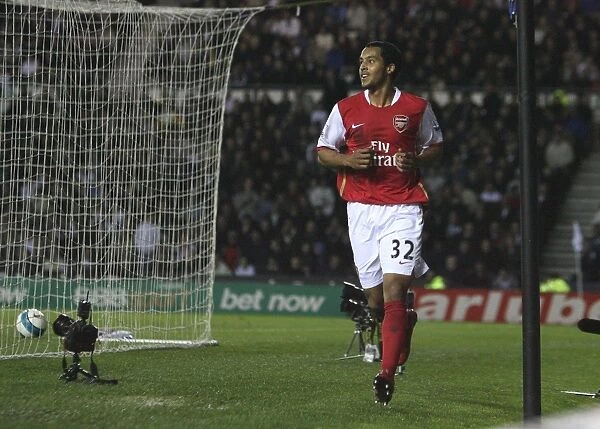 Theo Walcott's Fourth Goal: Arsenal's Dominant Derby Victory (4-2)