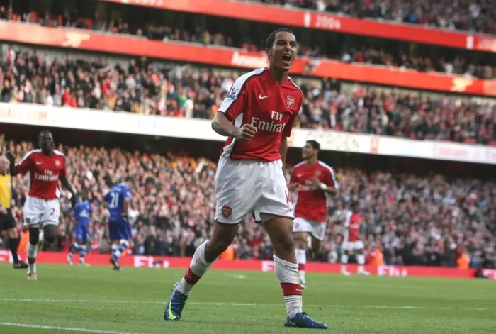 Framed Print : Theo Walcott's Game-Changing Goal: Arsenal's Triumph over Everton (18 / 10 / 2008)