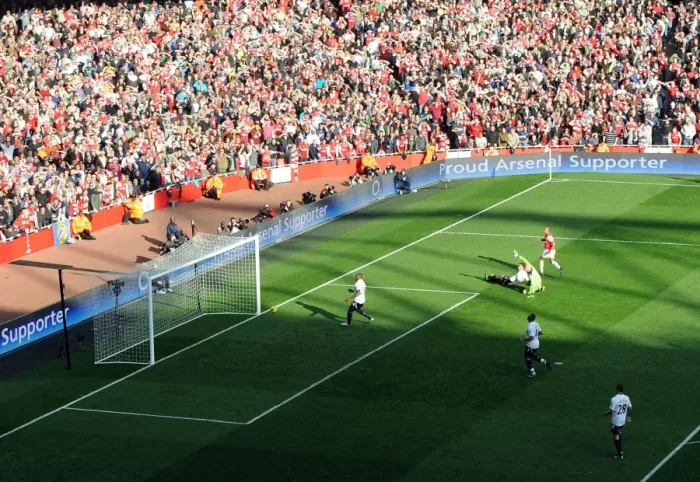 Framed Print : Theo Walcott's Historic Rivalry-Defying Goal for Arsenal Against Tottenham (2012)