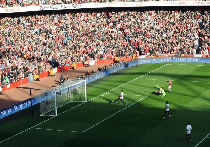 Framed Print : Theo Walcott's Historic Rivalry-Defying Goal for Arsenal Against Tottenham (2012)