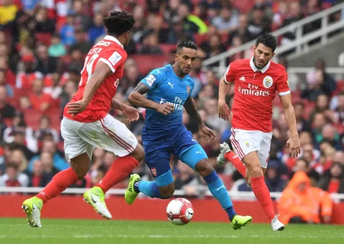Framed Print : Theo Walcott's Impressive Outmaneuver of Pizzi: Arsenal vs SL Benfica - Emirates Cup 2017-18