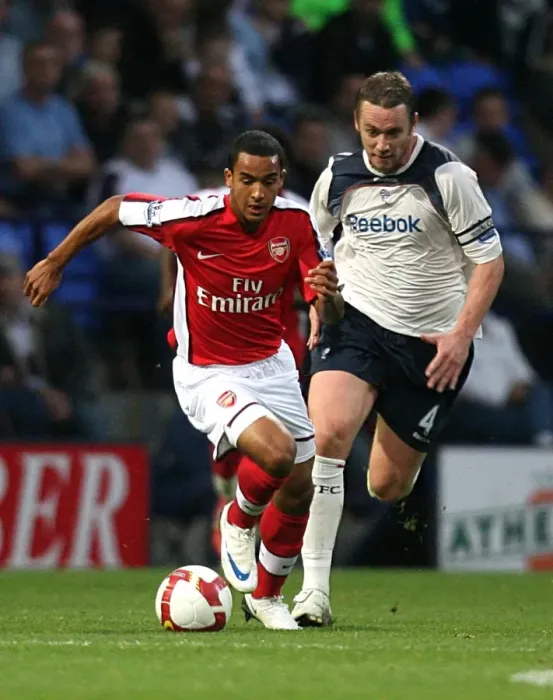 Framed Print : Theo Walcott's Sprint to Glory: Arsenal vs. Bolton Wanderers, Barclays Premier League (2008-09)