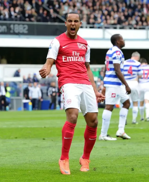 Framed Print : Theo Walcott's Thrilling Goal Celebration: Arsenal's Triumph at Queens Park Rangers, Premier League 2011-12