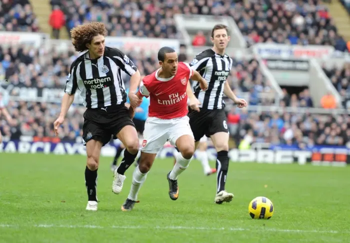 Framed Print : Theo Walcott's Thrilling Sprint and Goal Past Fabricio Coloccini (Newcastle 4:4 Arsenal, 2011) Framed Print : Theo Walcott's Thrilling Sprint and Goal Past Fabricio Coloccini (Newcastle 4:4 Arsenal, 2011)