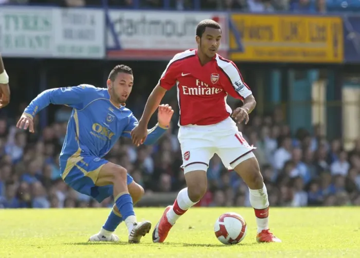 Framed Print : Theo Walcott's Unforgettable Night: Arsenal's 4-0 Thrashing of Portsmouth