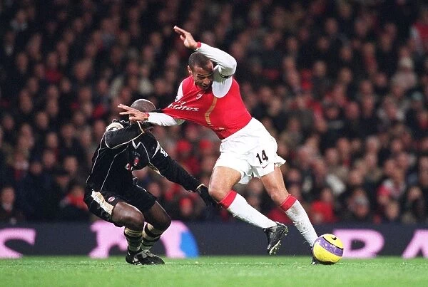 Thierry Henry (Arsenal) is fouled by Souleymane Diawara 