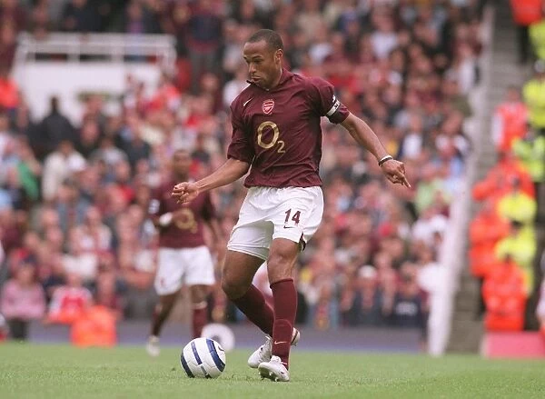 Thierry Henry (Arsenal). Arsenal 2: 0 Newcastle United. FA Premier League