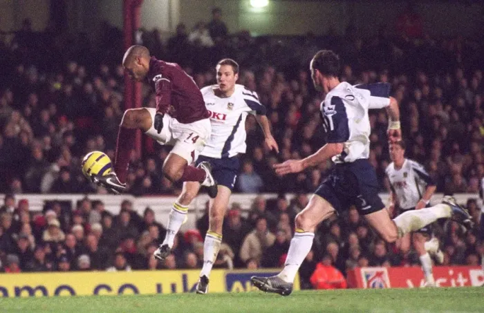 Framed Print : Thierry Henry (Arsenal) Brian Priske and Andy O Brien (Portsmouth)