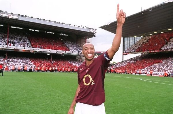 Thierry Henry (Arsenal) celebrates as news of the Totteham score reaches the ground
