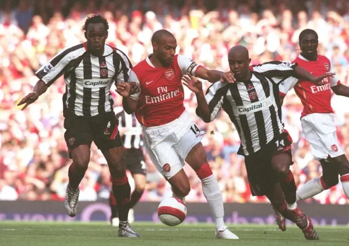 Framed Print : Thierry Henry (Arsenal) Claude Davis and David Sommeil (Sheff Utd)