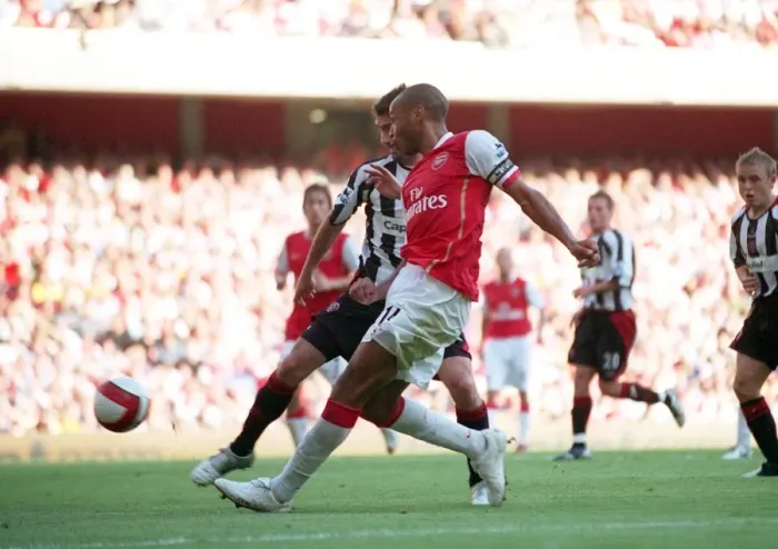Framed Print : Thierry Henry (Arsenal) crosses the ball leading to Phil Jagielkas own goal