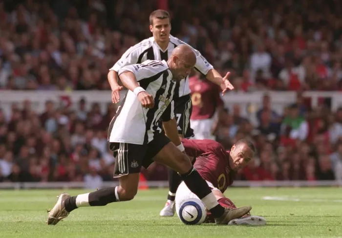 Framed Print : Thierry Henry (Arsenal) Jean-Alain Boumsong (Newcastle)