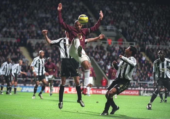 Framed Print : Thierry Henry (Arsenal) Noberto Solano (Newcastle United) Framed Print : Thierry Henry (Arsenal) Noberto Solano (Newcastle United)